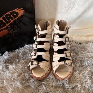 Freebird cream Quinn size 5 strappy sandal